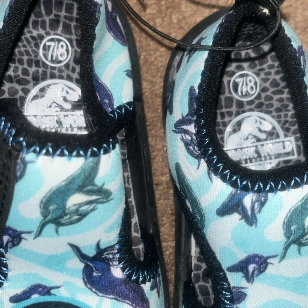 Jurassic world dinosaur Blue and Black Water Shoes with Ventilation sz 7/8